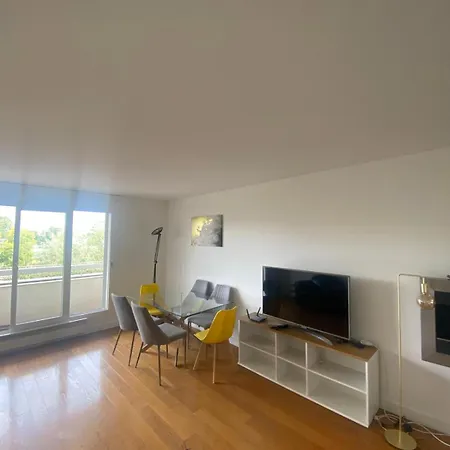 4 Bedroom Apartment, River Seine View, Parking, La Défense Apartment *